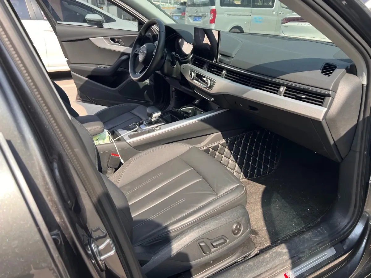 2022 Audi A4 2.0T 204HP L4 7DCT,autocango,china used car exporter,china ev exporter,chinese used car exporter,chinese used ev exporter