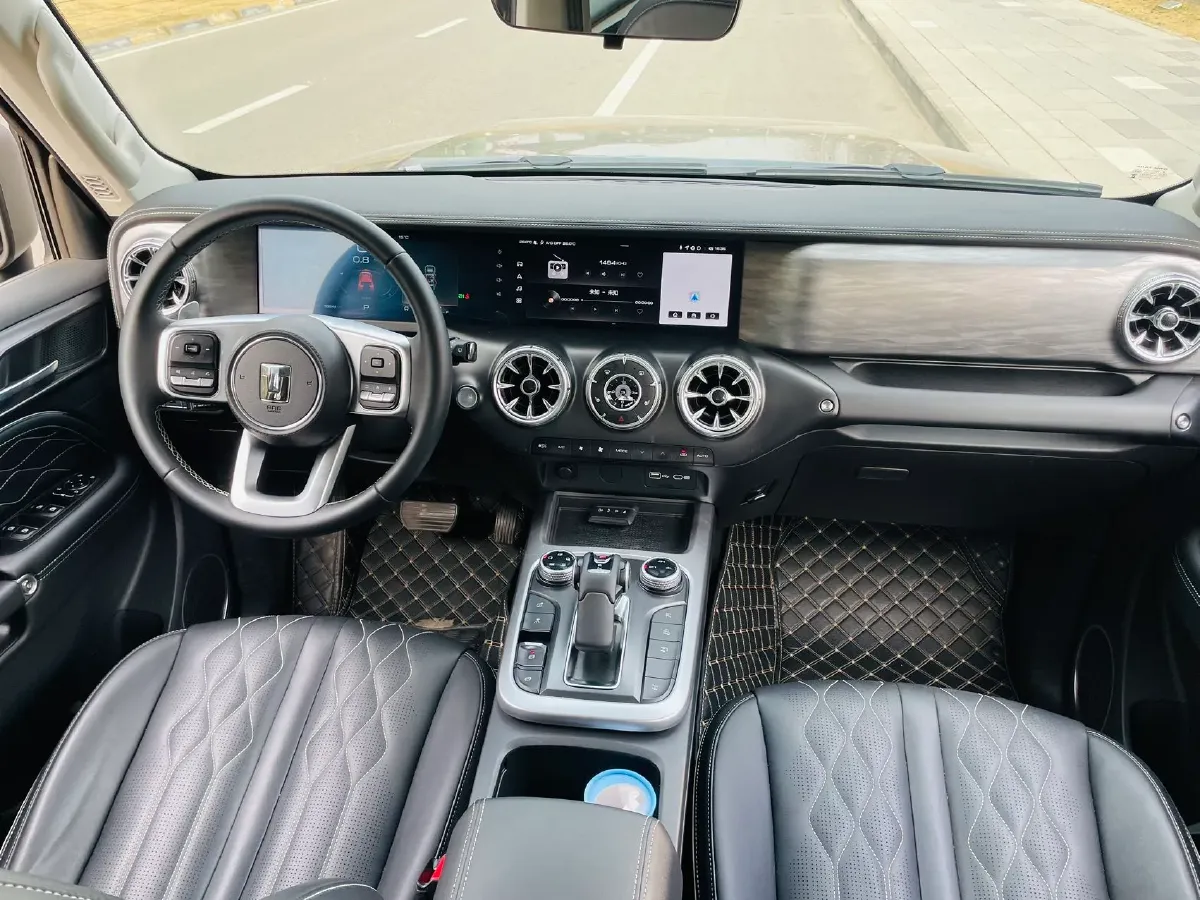 2024 Tank 300 2.0T 227HP L4 8AT,autocango,china used car exporter,china ev exporter,chinese used car exporter,chinese used ev exporter