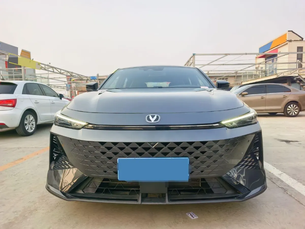 2024 ChangAn UNI-V 1.5T 188HP L4 7DCT,autocango,china used car exporter,china ev exporter,chinese used car exporter,chinese used ev exporter