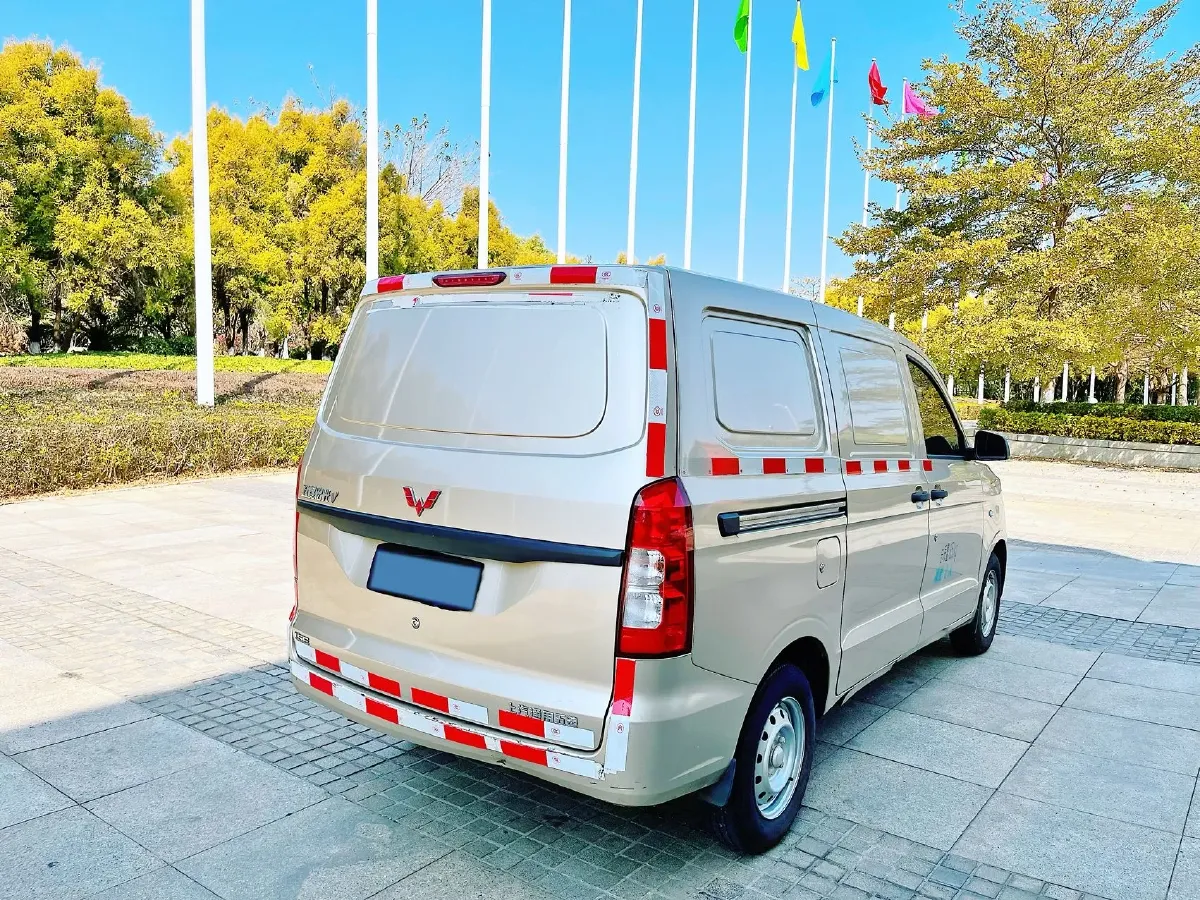 2021 WuLing HongGuang V 1.5L 99HP L4 6MT,autocango,china used car exporter,china ev exporter,chinese used car exporter,chinese used ev exporter