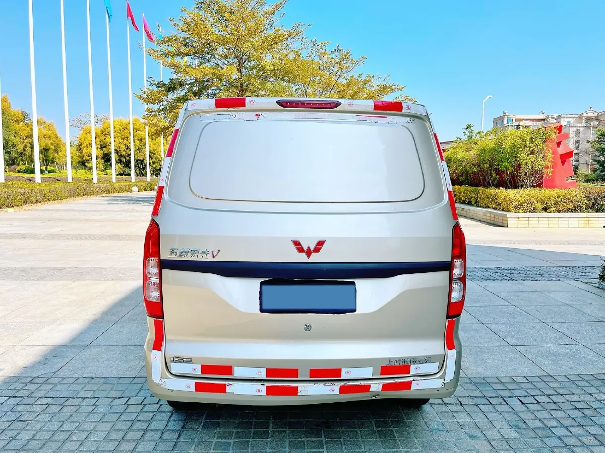 2021 WuLing HongGuang V 1.5L 99HP L4 6MT,autocango,china used car exporter,china ev exporter,chinese used car exporter,chinese used ev exporter