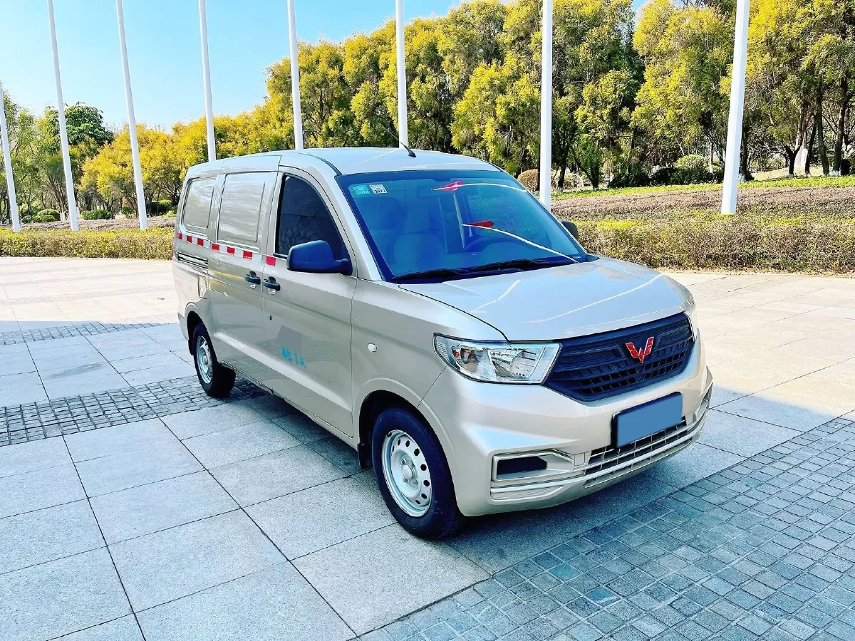 2021 WuLing HongGuang V 1.5L 99HP L4 6MT,autocango,china used car exporter,china ev exporter,chinese used car exporter,chinese used ev exporter