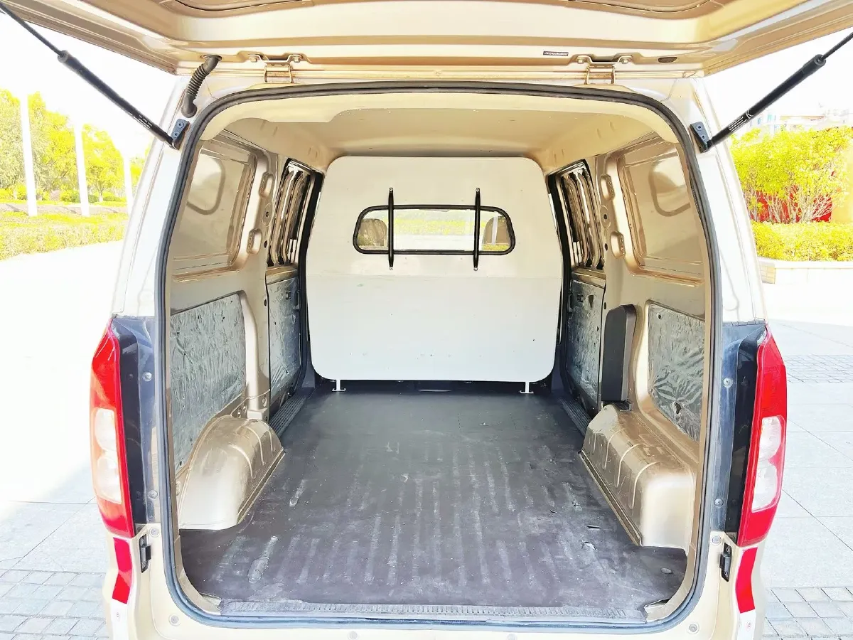 2021 WuLing HongGuang V 1.5L 99HP L4 6MT,autocango,china used car exporter,china ev exporter,chinese used car exporter,chinese used ev exporter