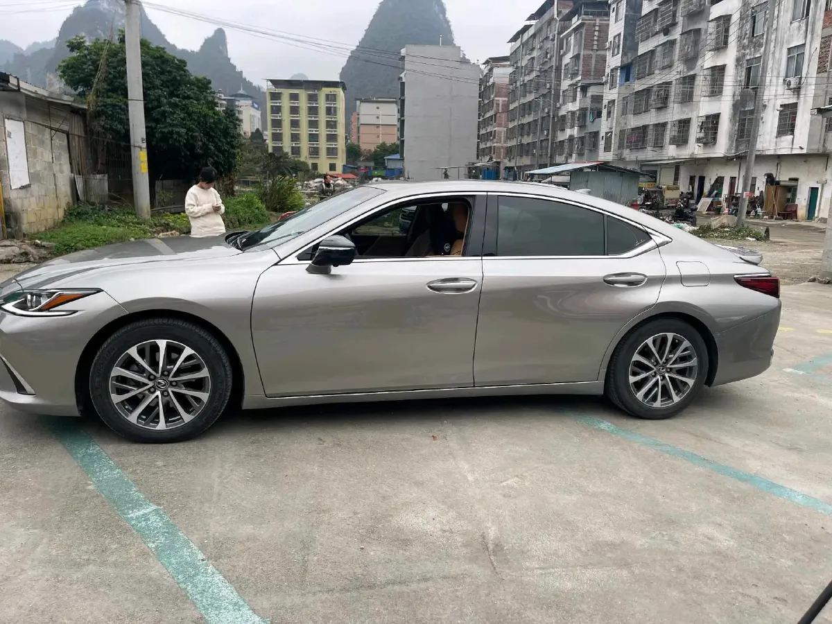 2022 Lexus ES 2.5L 178HP L4 E-CVT Hybrid,autocango,china used car exporter,china ev exporter,chinese used car exporter,chinese used ev exporter