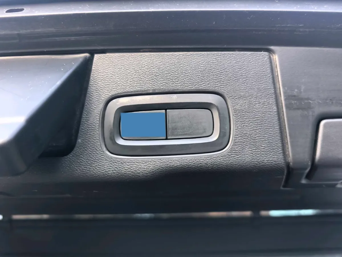 2021 Volvo XC60 2.0T 250HP L4 8AT,autocango,china used car exporter,china ev exporter,chinese used car exporter,chinese used ev exporter