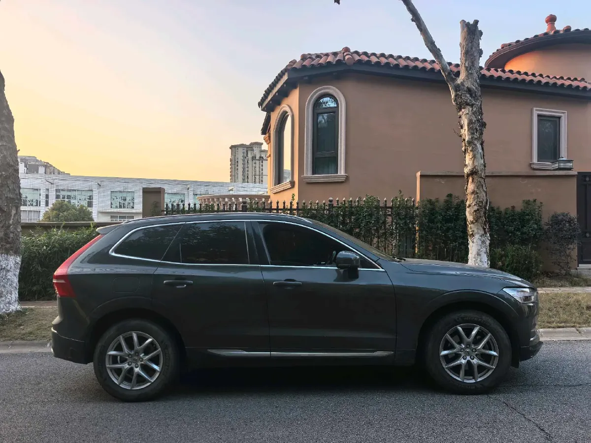 2021 Volvo XC60 2.0T 250HP L4 8AT,autocango,china used car exporter,china ev exporter,chinese used car exporter,chinese used ev exporter