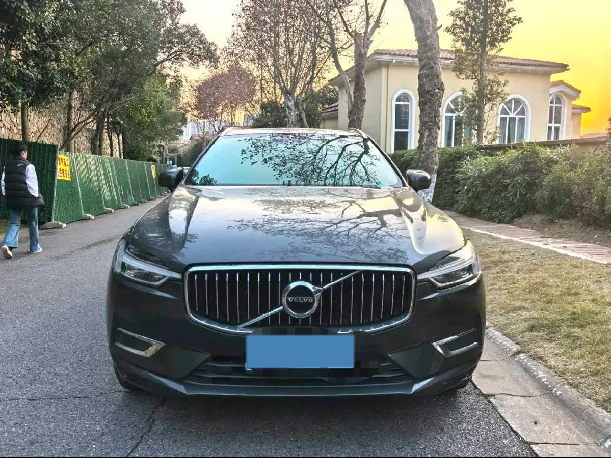 2021 Volvo XC60 2.0T 250HP L4 8AT,autocango,china used car exporter,china ev exporter,chinese used car exporter,chinese used ev exporter