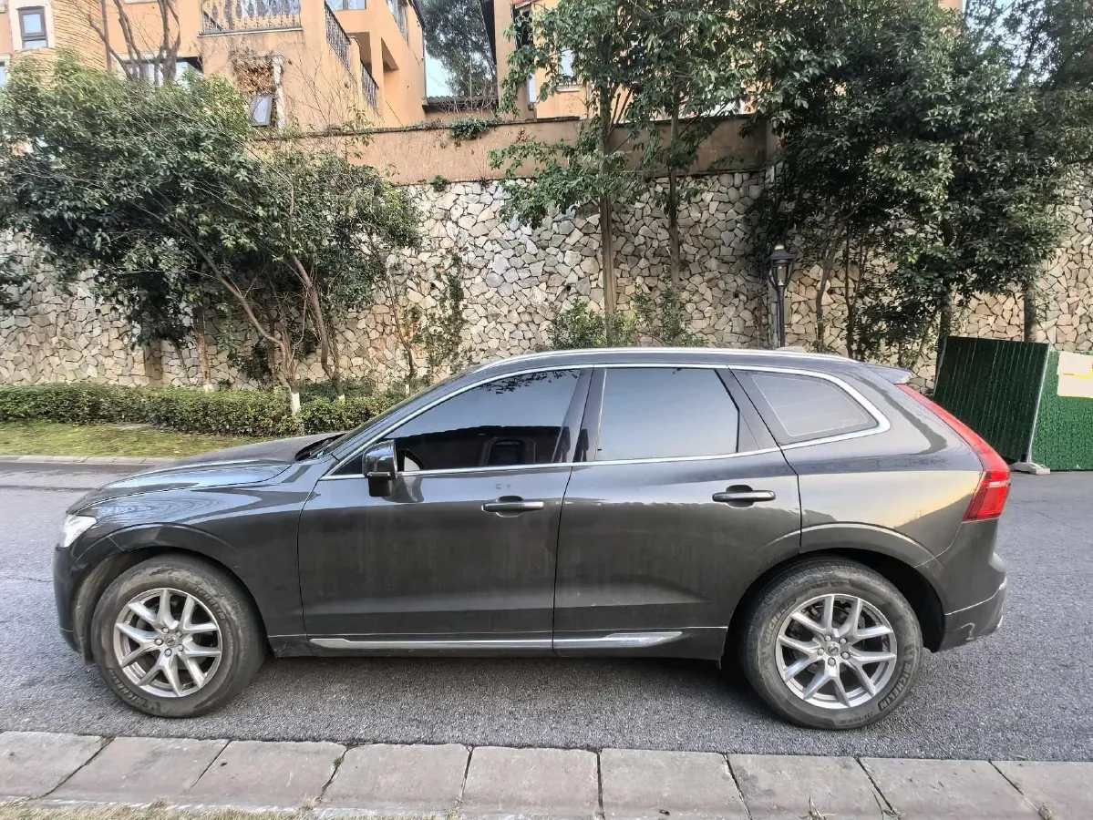 2021 Volvo XC60 2.0T 250HP L4 8AT,autocango,china used car exporter,china ev exporter,chinese used car exporter,chinese used ev exporter