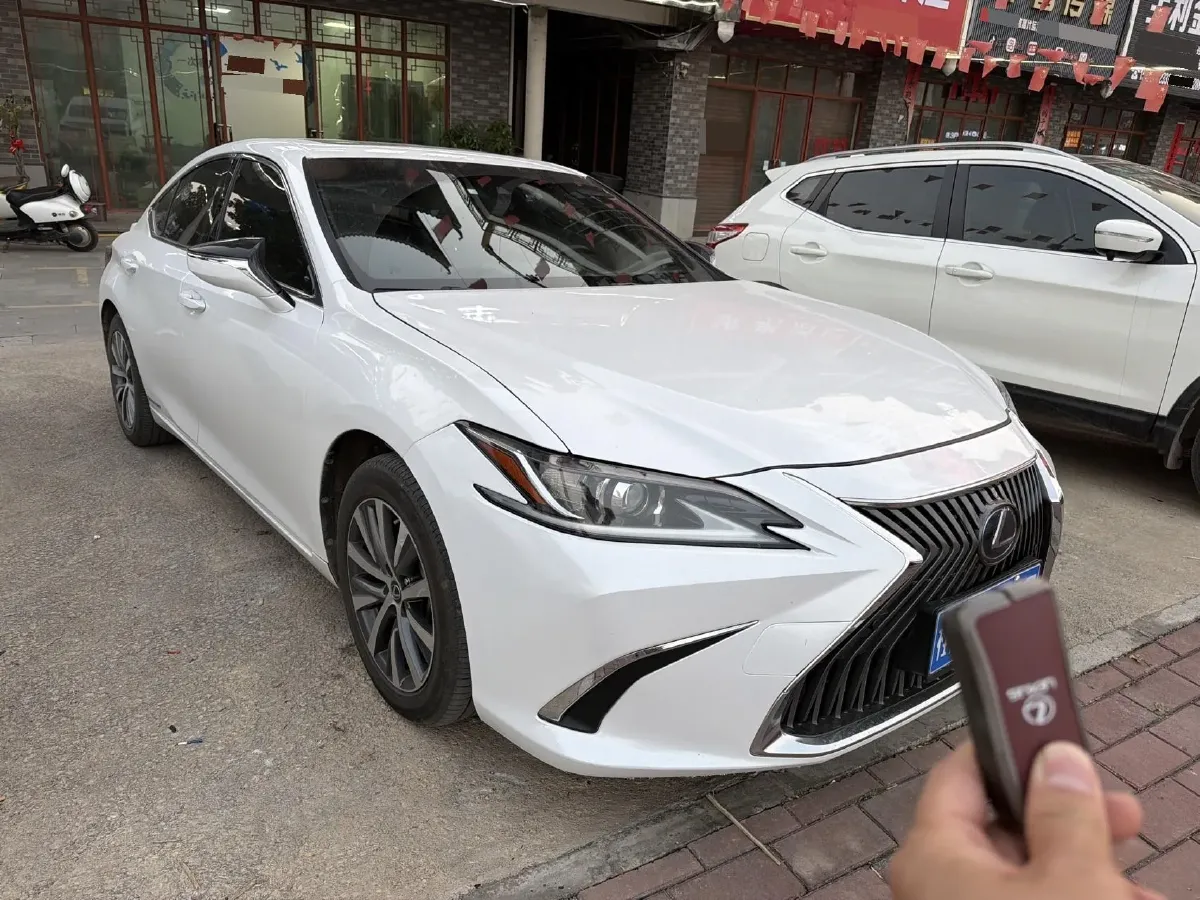 2020 Lexus ES 2.5L 178HP L4 E-CVT Hybrid,autocango,china used car exporter,china ev exporter,chinese used car exporter,chinese used ev exporter