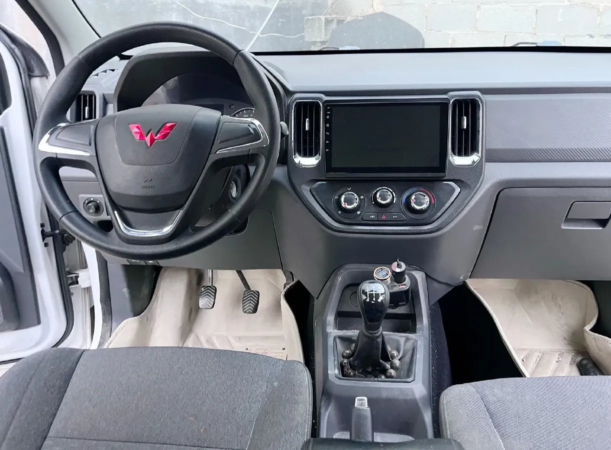 2021 WuLing ZhentTu 1.5L 99HP L4 5MT,autocango,china used car exporter,china ev exporter,chinese used car exporter,chinese used ev exporter