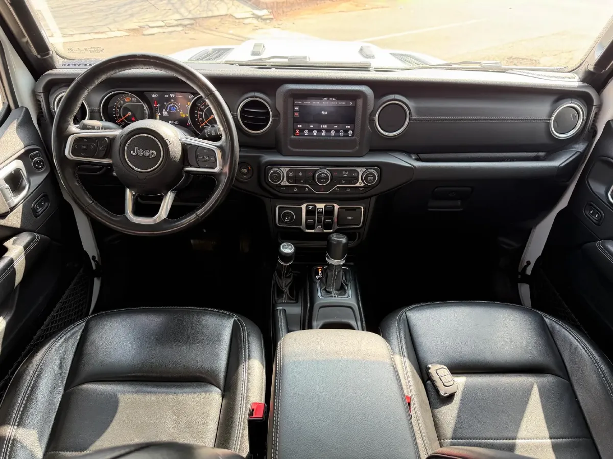 2021 Jeep Wrangler 2.0T 266HP L4 8AT,autocango,china used car exporter,china ev exporter,chinese used car exporter,chinese used ev exporter