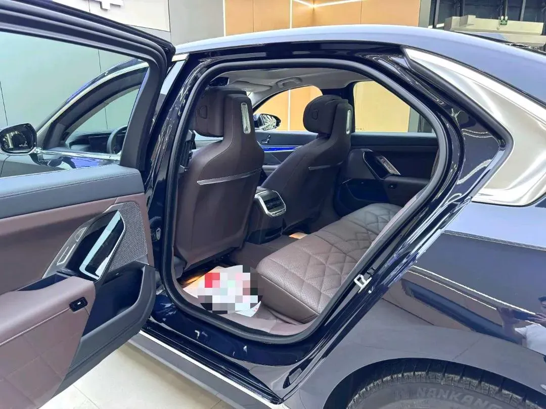 2023 BMW 7 Series 3.0T 272HP L6 8AT,autocango,china used car exporter,china ev exporter,chinese used car exporter,chinese used ev exporter