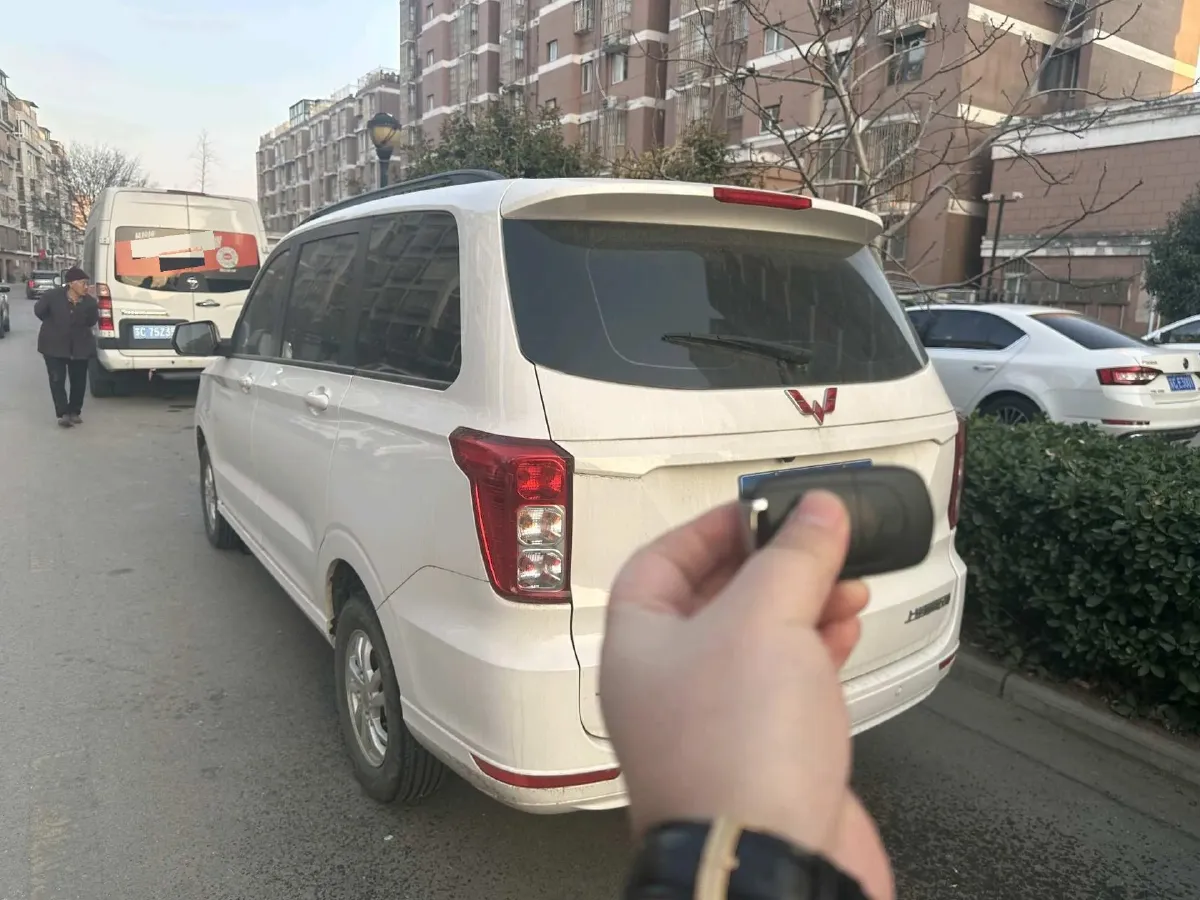 2021 WuLing HongGuang 1.5L 99HP L4 6MT,autocango,china used car exporter,china ev exporter,chinese used car exporter,chinese used ev exporter