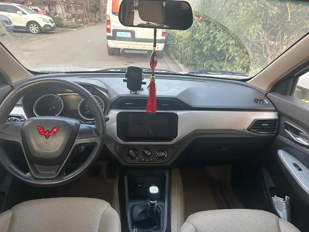 2021 WuLing HongGuang 1.5L 99HP L4 6MT,autocango,china used car exporter,china ev exporter,chinese used car exporter,chinese used ev exporter