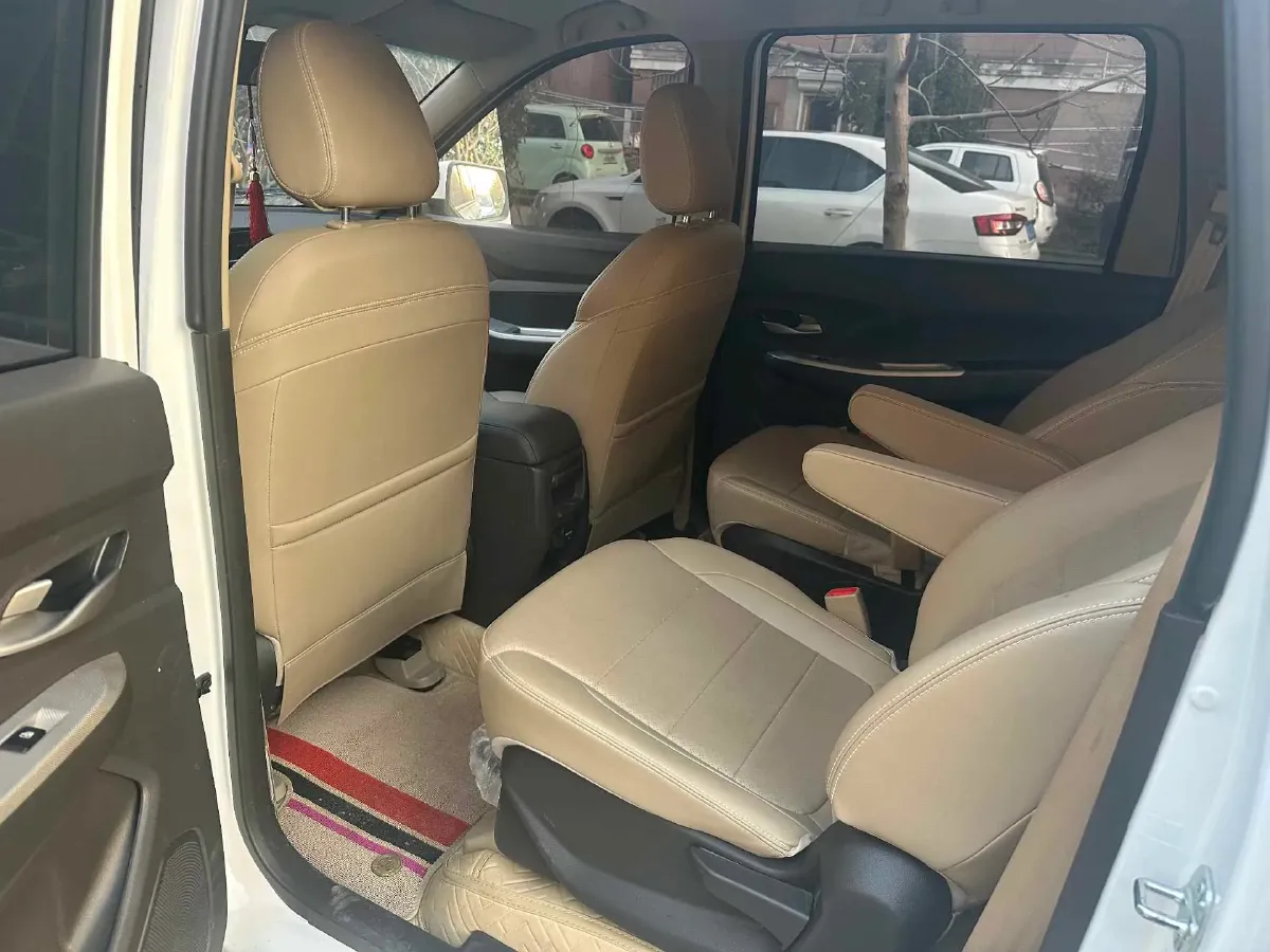 2021 WuLing HongGuang 1.5L 99HP L4 6MT,autocango,china used car exporter,china ev exporter,chinese used car exporter,chinese used ev exporter