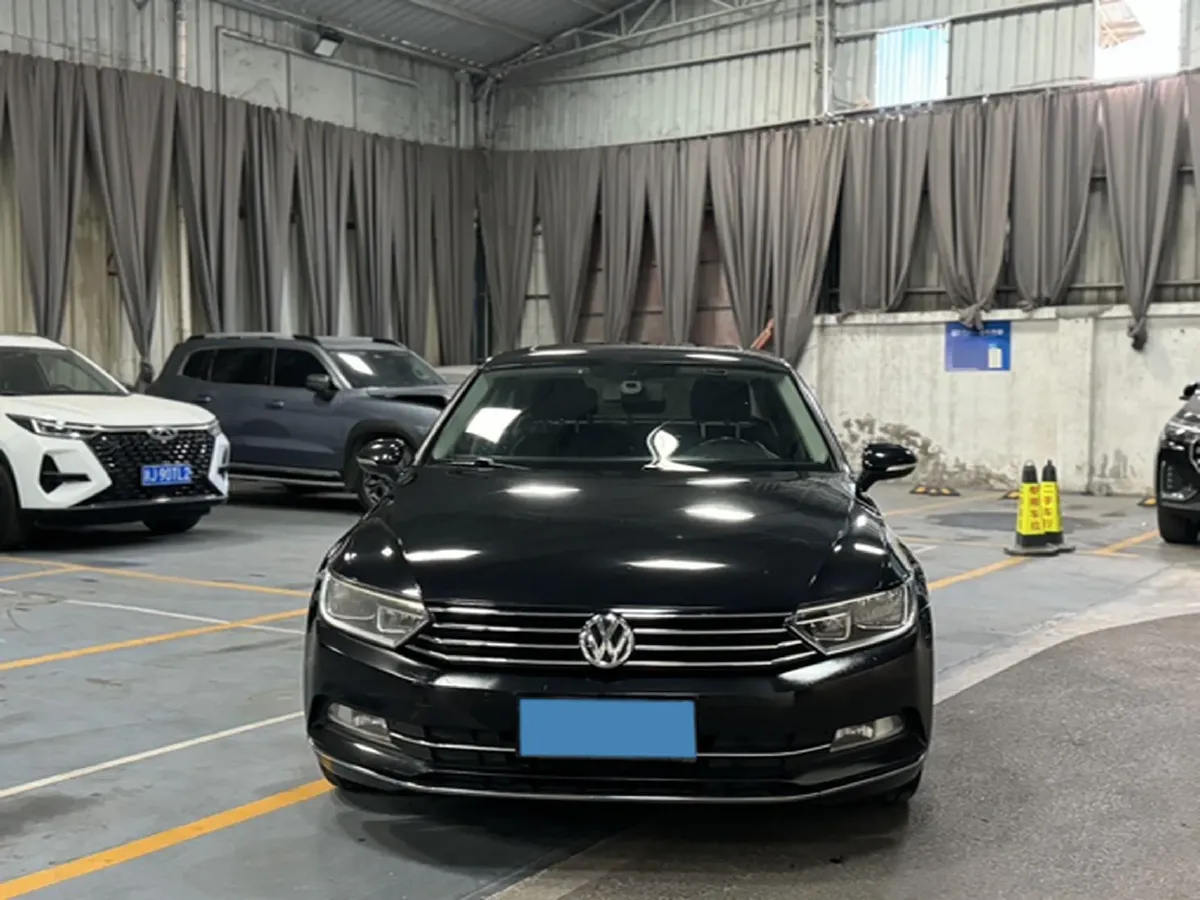 2018 Volkswagen Magotan 1.8T 180HP L4 7DCT,autocango,china used car exporter,china ev exporter,chinese used car exporter,chinese used ev exporter