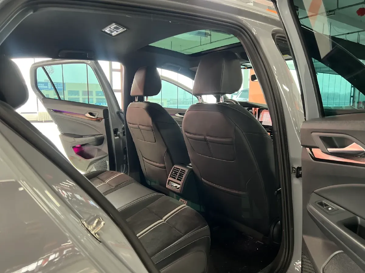 2023 Volkswagen Golf 1.4T 150HP L4 7DCT,autocango,china used car exporter,china ev exporter,chinese used car exporter,chinese used ev exporter