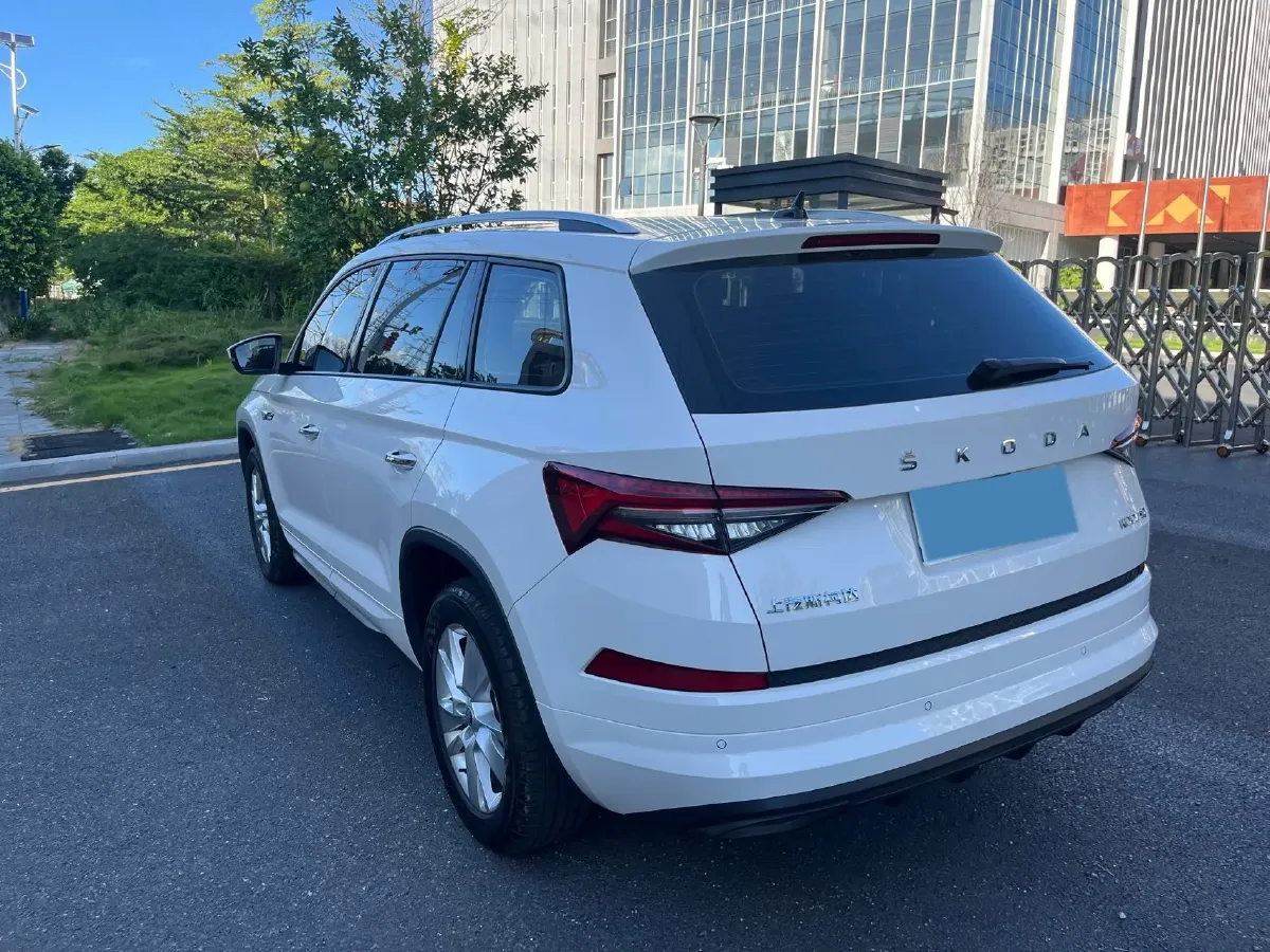 2024 Skoda Kodiak 2.0T 186HP L4 7DCT,autocango,china used car exporter,china ev exporter,chinese used car exporter,chinese used ev exporter