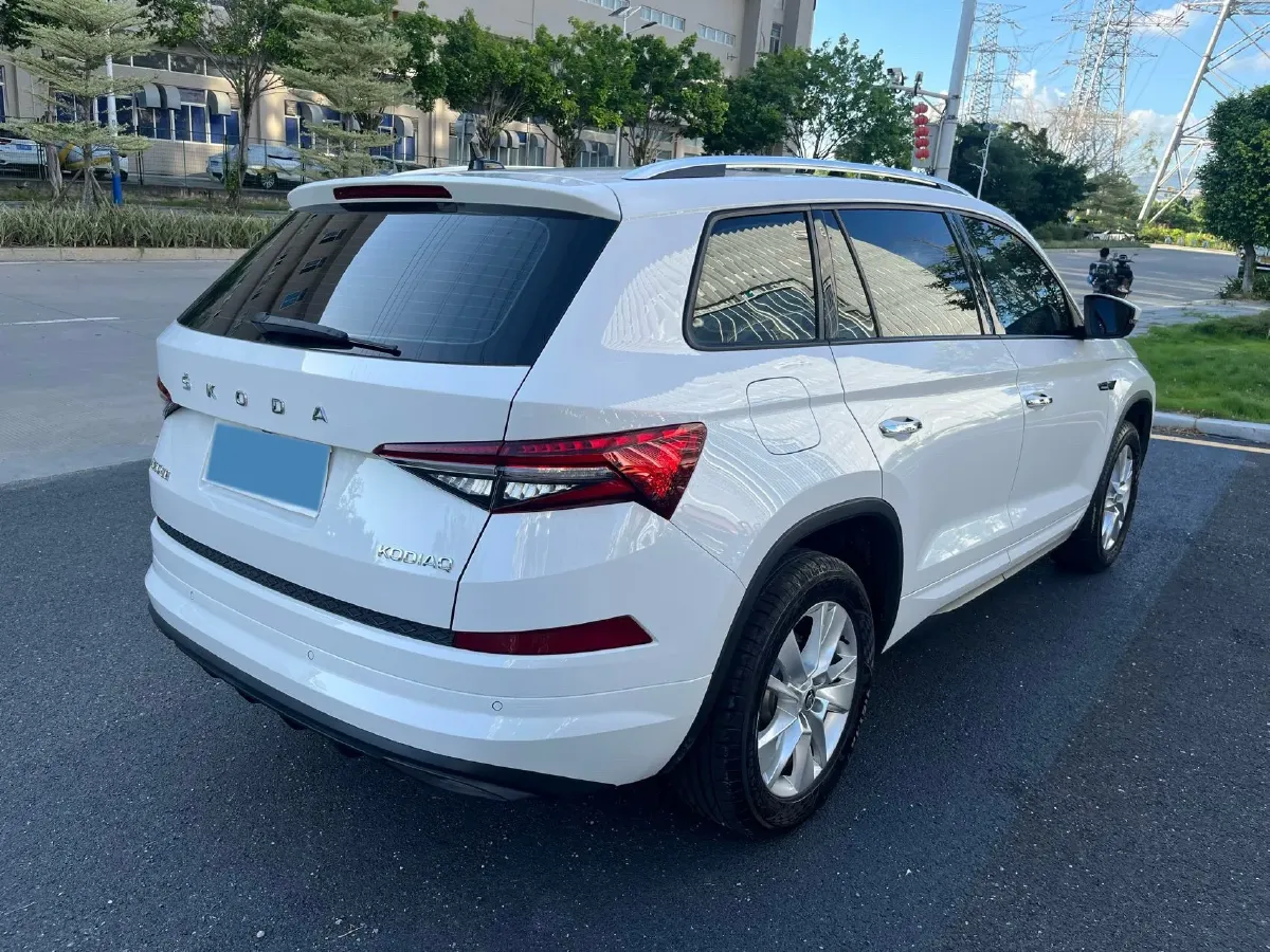 2024 Skoda Kodiak 2.0T 186HP L4 7DCT,autocango,china used car exporter,china ev exporter,chinese used car exporter,chinese used ev exporter
