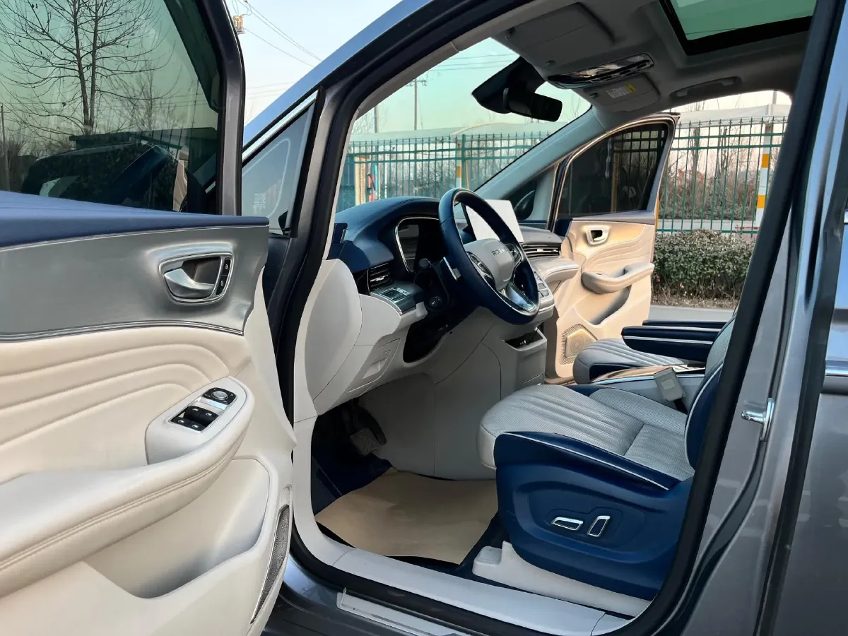 2022 Roewe iMAX8 2.0T 234HP L4 8AT,autocango,china used car exporter,china ev exporter,chinese used car exporter,chinese used ev exporter