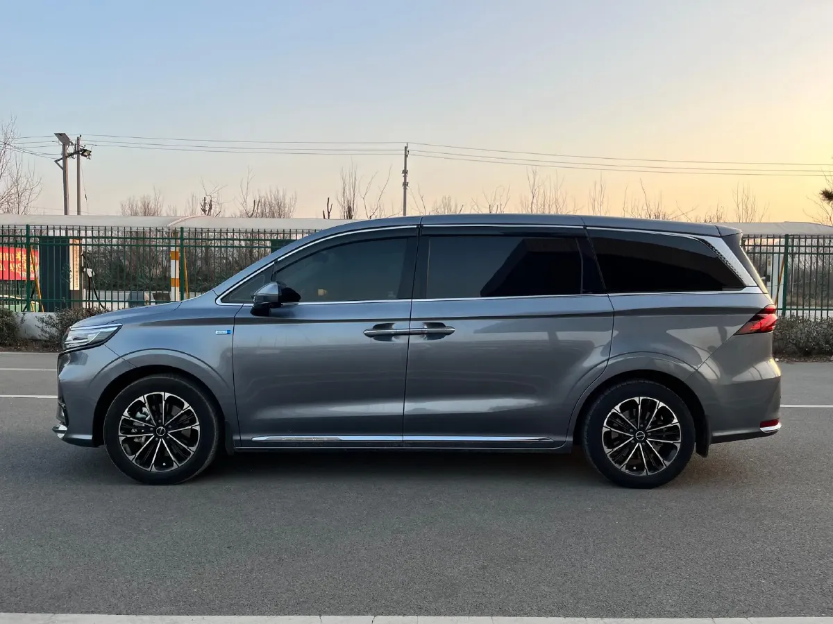 2022 Roewe iMAX8 2.0T 234HP L4 8AT,autocango,china used car exporter,china ev exporter,chinese used car exporter,chinese used ev exporter