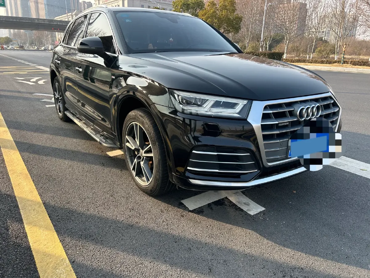 2020 Audi Q5L 2.0T 190HP L4 7DCT,autocango,china used car exporter,china ev exporter,chinese used car exporter,chinese used ev exporter