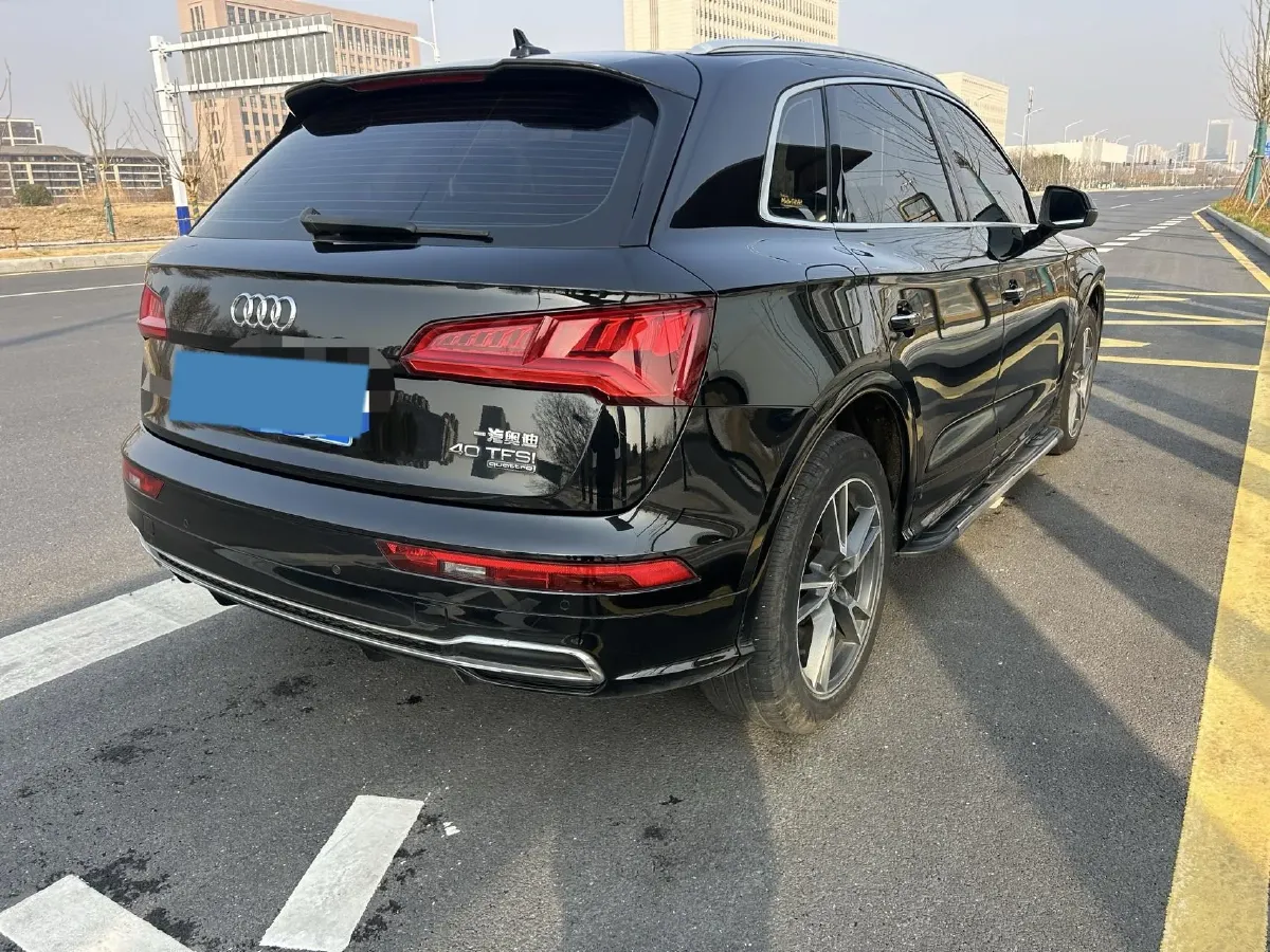 2020 Audi Q5L 2.0T 190HP L4 7DCT,autocango,china used car exporter,china ev exporter,chinese used car exporter,chinese used ev exporter