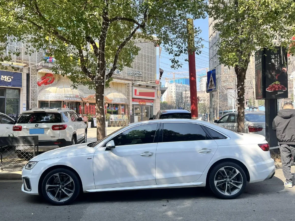 2020 Audi A4L 2.0T 190HP L4 7DCT,autocango,china used car exporter,china ev exporter,chinese used car exporter,chinese used ev exporter