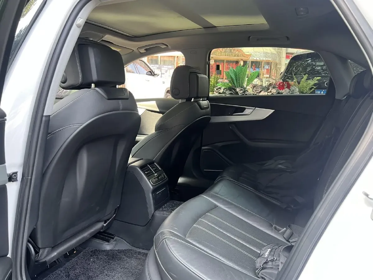 2020 Audi A4L 2.0T 190HP L4 7DCT,autocango,china used car exporter,china ev exporter,chinese used car exporter,chinese used ev exporter