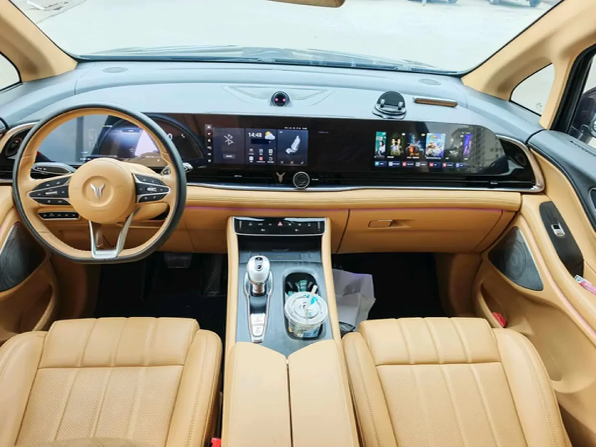 2024 Voyah Dream 1.5T 150HP L4 PHEV 43KWH,autocango,china used car exporter,china ev exporter,chinese used car exporter,chinese used ev exporter