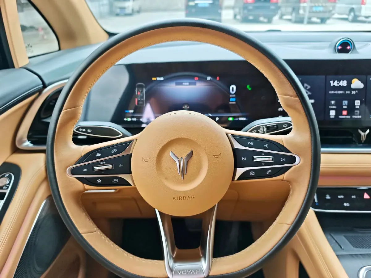 2024 Voyah Dream 1.5T 150HP L4 PHEV 43KWH,autocango,china used car exporter,china ev exporter,chinese used car exporter,chinese used ev exporter