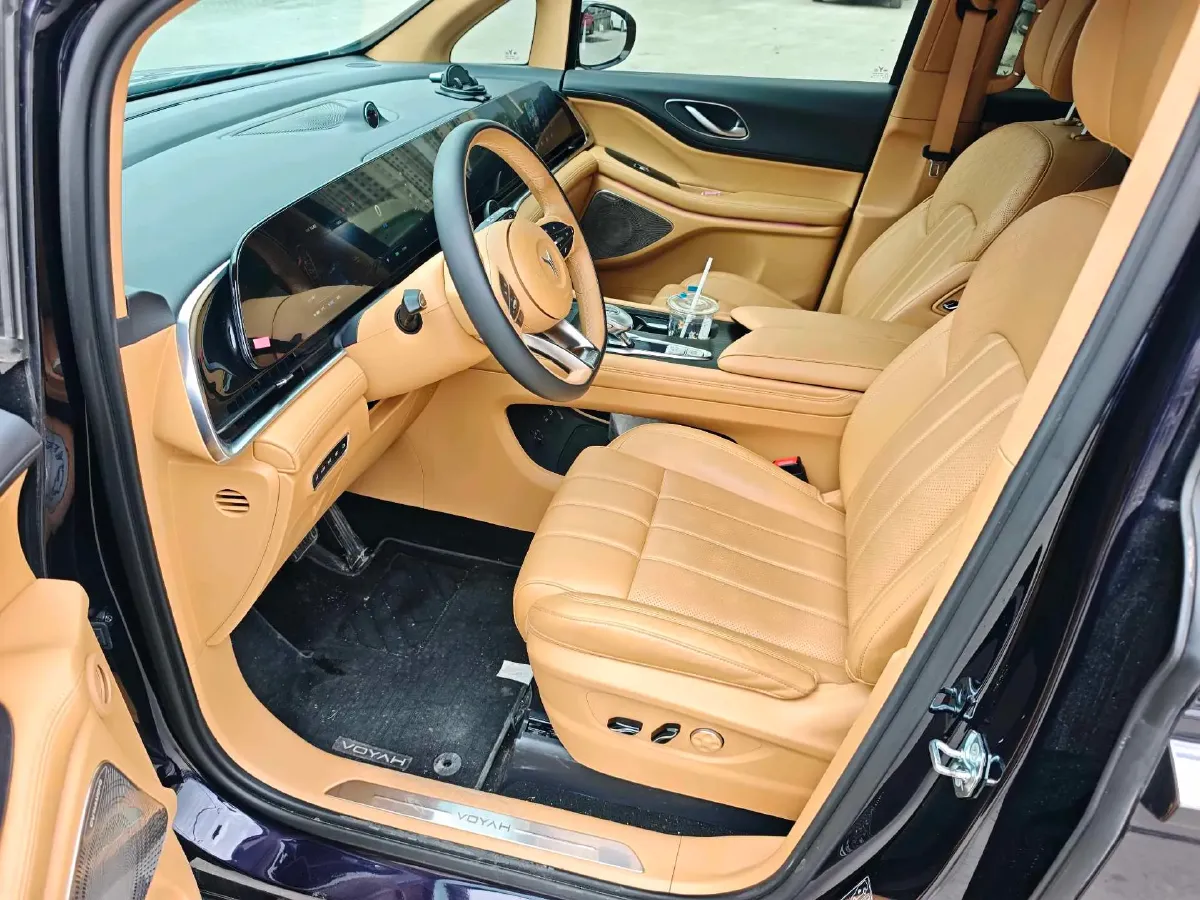 2024 Voyah Dream 1.5T 150HP L4 PHEV 43KWH,autocango,china used car exporter,china ev exporter,chinese used car exporter,chinese used ev exporter