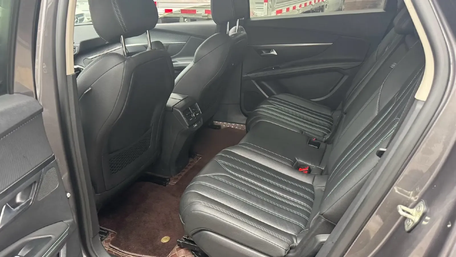 2023 Peugeot 5008 1.8T 211HP L4 8AT,autocango,china used car exporter,china ev exporter,chinese used car exporter,chinese used ev exporter