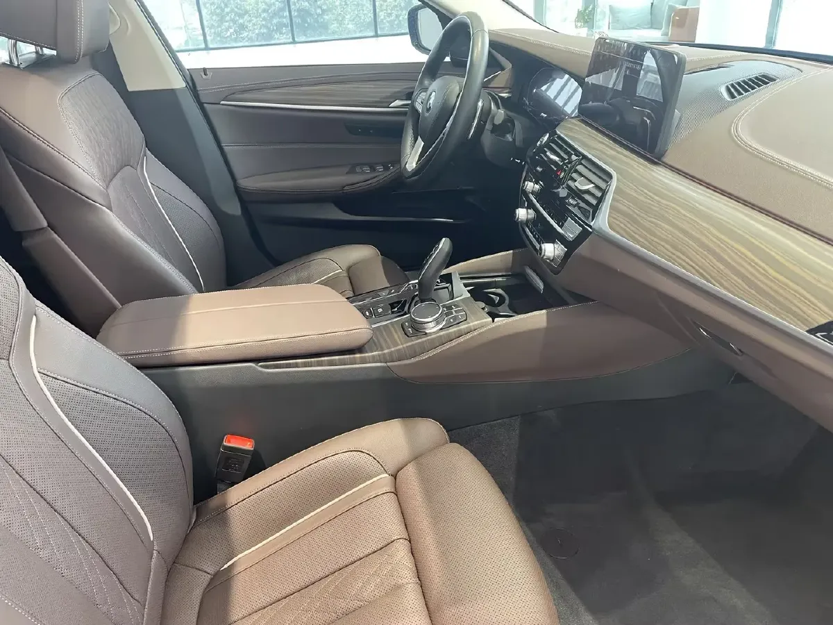 2023 BMW 5 Series 2.0T 245HP L4 8AT,autocango,china used car exporter,china ev exporter,chinese used car exporter,chinese used ev exporter