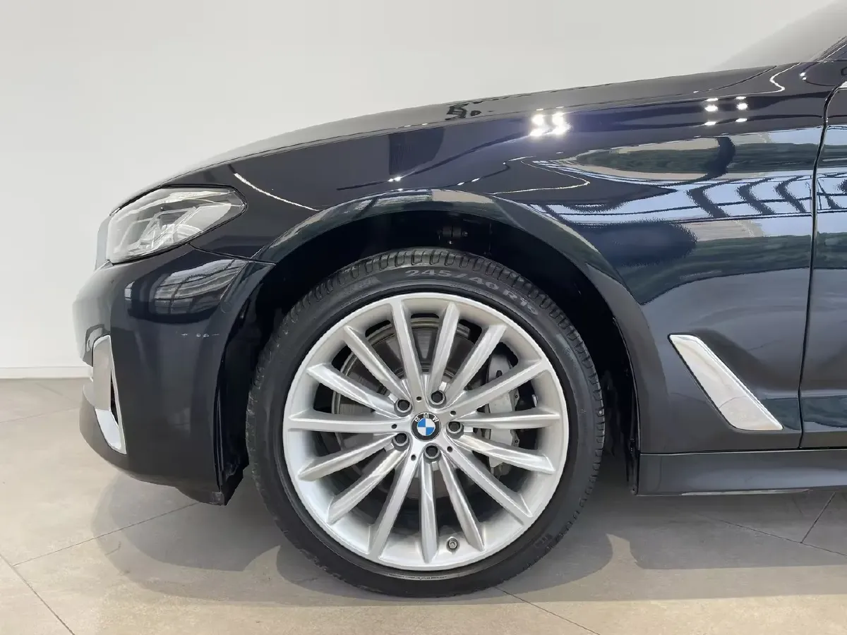 2023 BMW 5 Series 2.0T 245HP L4 8AT,autocango,china used car exporter,china ev exporter,chinese used car exporter,chinese used ev exporter