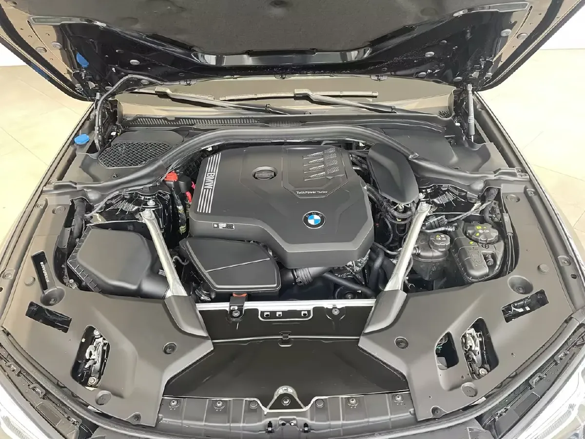 2023 BMW 5 Series 2.0T 245HP L4 8AT,autocango,china used car exporter,china ev exporter,chinese used car exporter,chinese used ev exporter