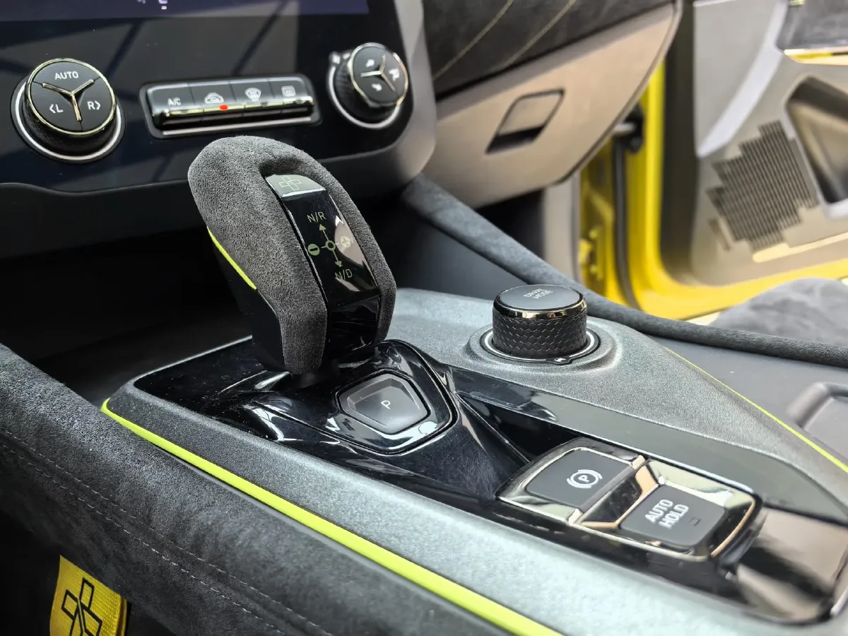 2020 LYNK&CO 03 2.0T 254HP L4 8AT,autocango,china used car exporter,china ev exporter,chinese used car exporter,chinese used ev exporter