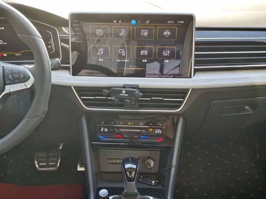 2024 Volkswagen Tiguan L 2.0T 186HP L4 7DCT,autocango,china used car exporter,china ev exporter,chinese used car exporter,chinese used ev exporter