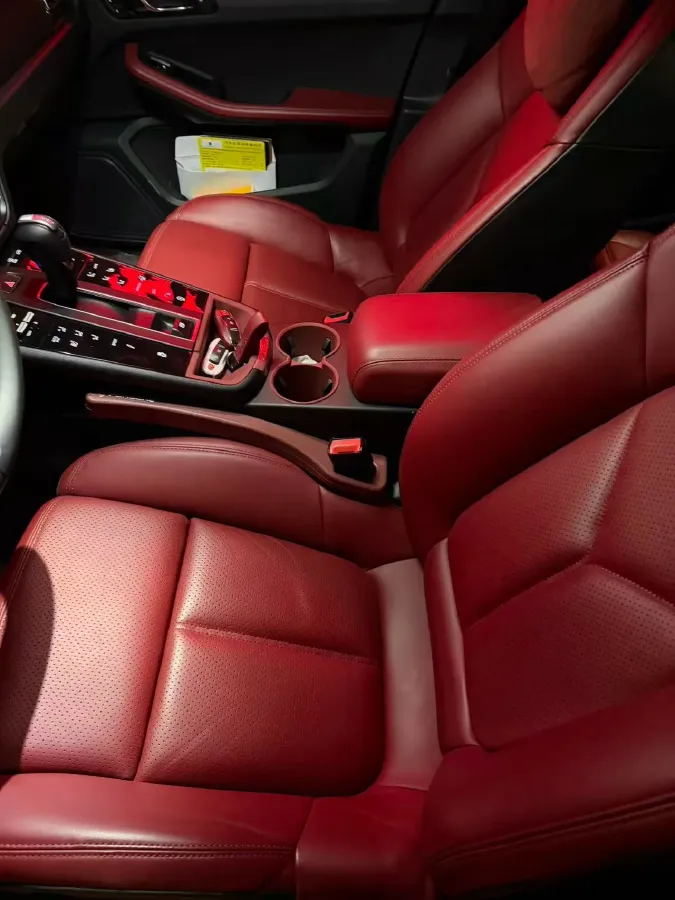 2024 Porsche Macan 2.0T 265HP L4 7DCT,autocango,china used car exporter,china ev exporter,chinese used car exporter,chinese used ev exporter