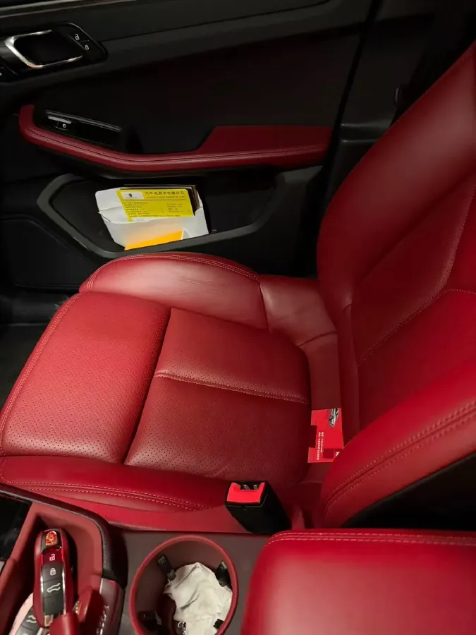 2024 Porsche Macan 2.0T 265HP L4 7DCT,autocango,china used car exporter,china ev exporter,chinese used car exporter,chinese used ev exporter