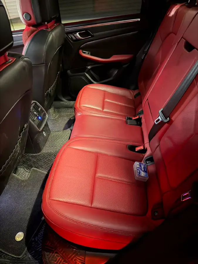 2024 Porsche Macan 2.0T 265HP L4 7DCT,autocango,china used car exporter,china ev exporter,chinese used car exporter,chinese used ev exporter