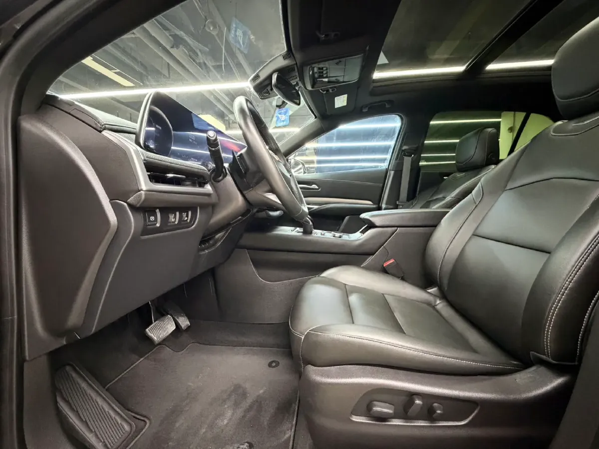 2024 Cadillac XT4 2.0T 237HP L4 9AT,autocango,china used car exporter,china ev exporter,chinese used car exporter,chinese used ev exporter