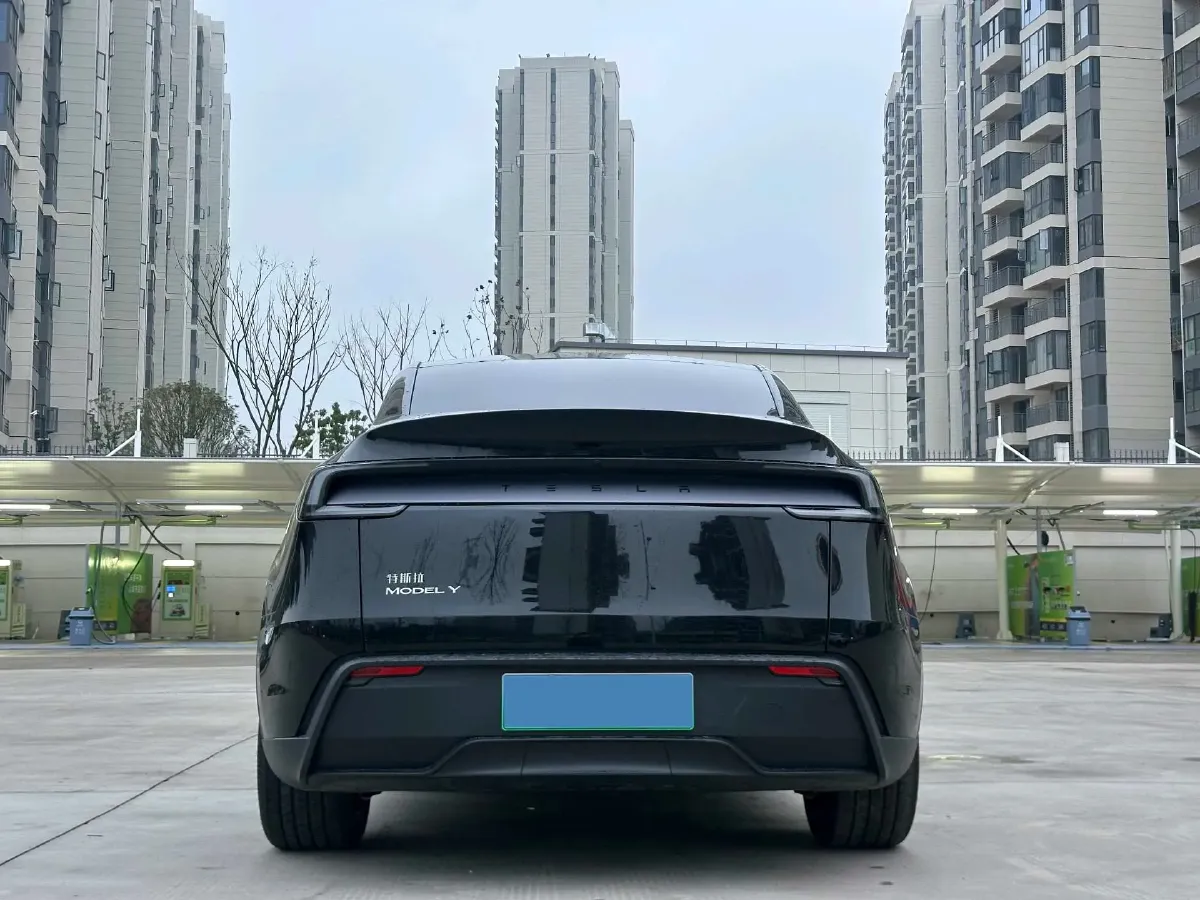 2025 Tesla Model Y BEV 62.5KWH,autocango,china used car exporter,china ev exporter,chinese used car exporter,chinese used ev exporter