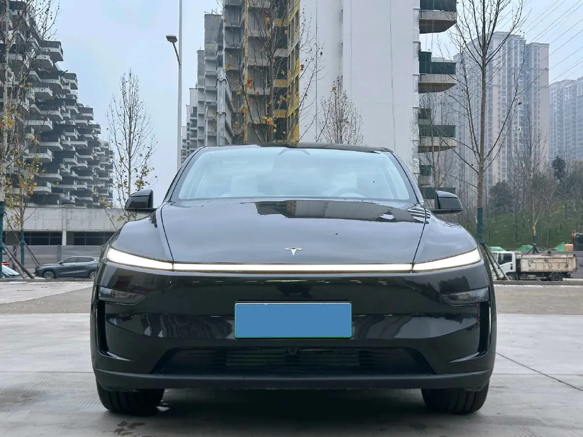 2025 Tesla Model Y BEV 62.5KWH,autocango,china used car exporter,china ev exporter,chinese used car exporter,chinese used ev exporter