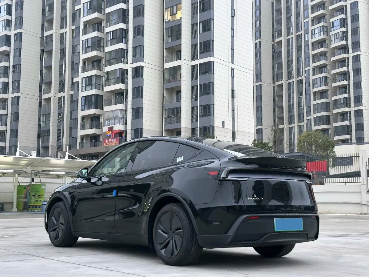 2025 Tesla Model Y BEV 62.5KWH,autocango,china used car exporter,china ev exporter,chinese used car exporter,chinese used ev exporter