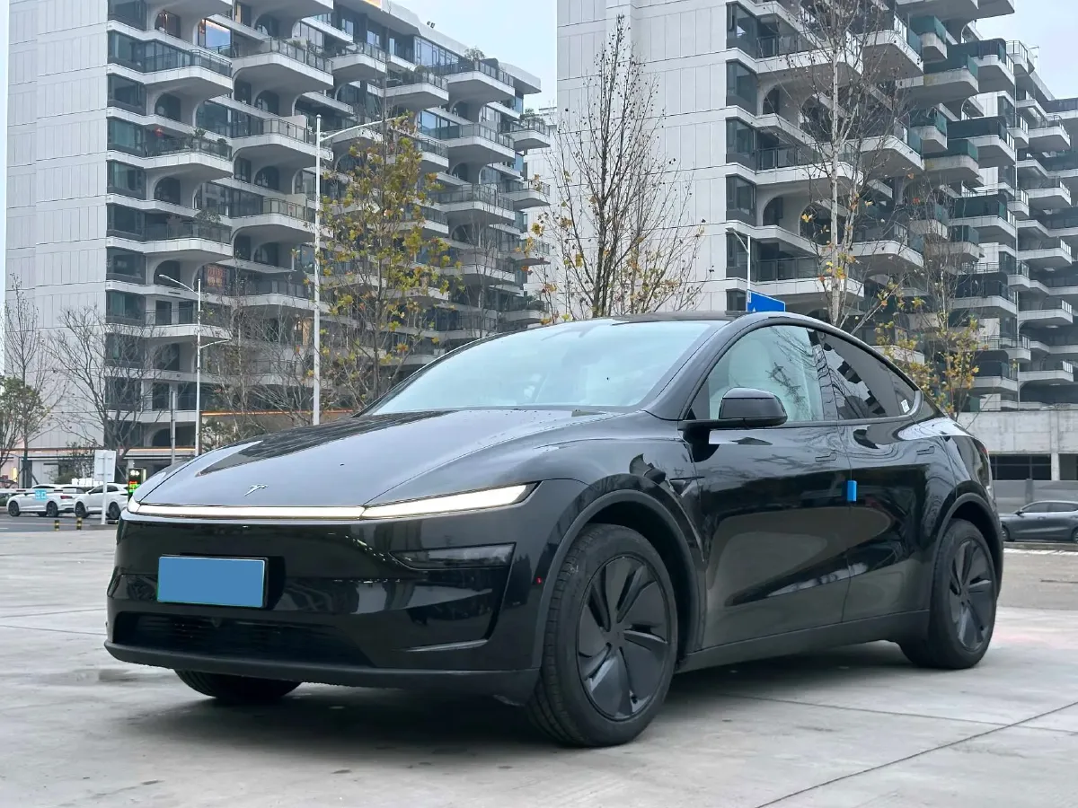 2025 Tesla Model Y BEV 62.5KWH,autocango,china used car exporter,china ev exporter,chinese used car exporter,chinese used ev exporter