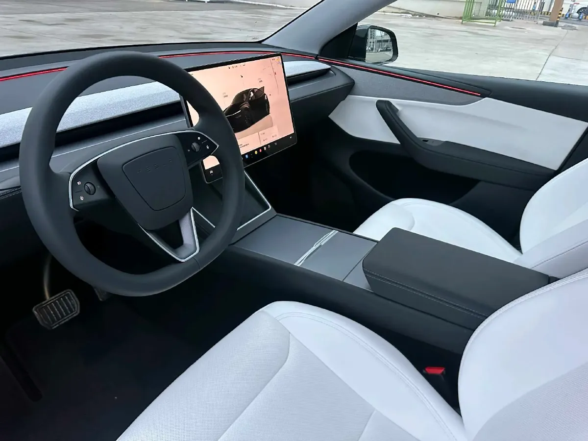 2025 Tesla Model Y BEV 62.5KWH,autocango,china used car exporter,china ev exporter,chinese used car exporter,chinese used ev exporter