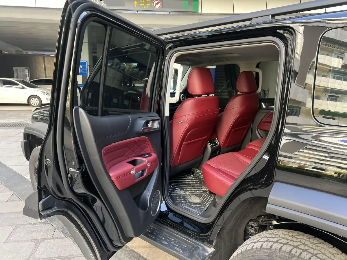 2025 Tank 300 2.0T 227HP L4 9AT,autocango,china used car exporter,china ev exporter,chinese used car exporter,chinese used ev exporter