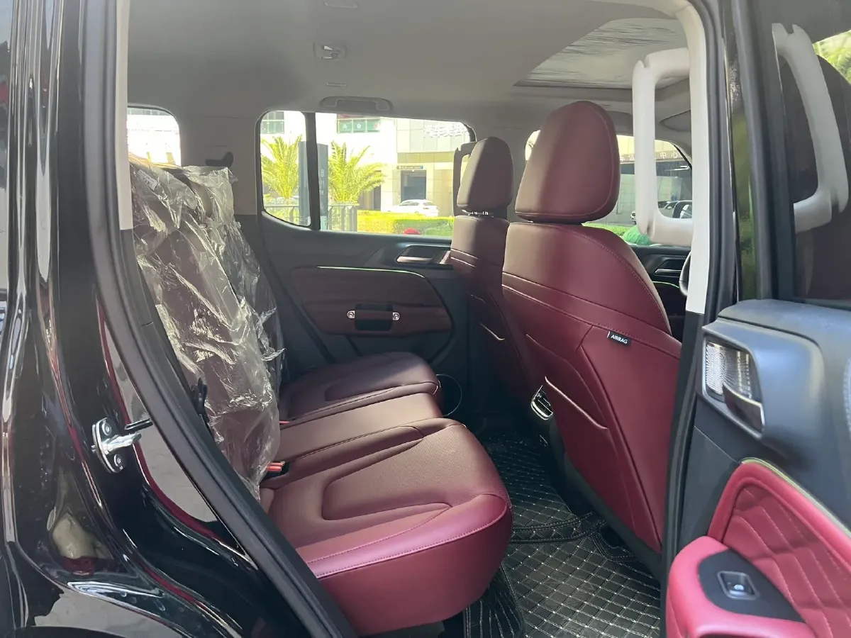 2025 Tank 300 2.0T 227HP L4 9AT,autocango,china used car exporter,china ev exporter,chinese used car exporter,chinese used ev exporter