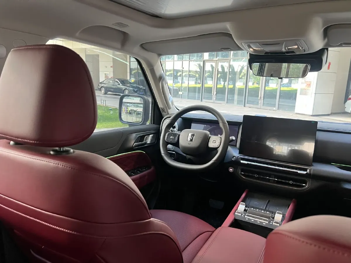 2025 Tank 300 2.0T 227HP L4 9AT,autocango,china used car exporter,china ev exporter,chinese used car exporter,chinese used ev exporter